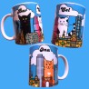 Taza 325 ml de cerámica blanca premium con ilustración de tres gatitos visitando Barcelona.