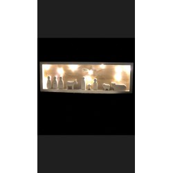 mini belen blanco minimalista con marco de madera y con luces led. pilas incluidas